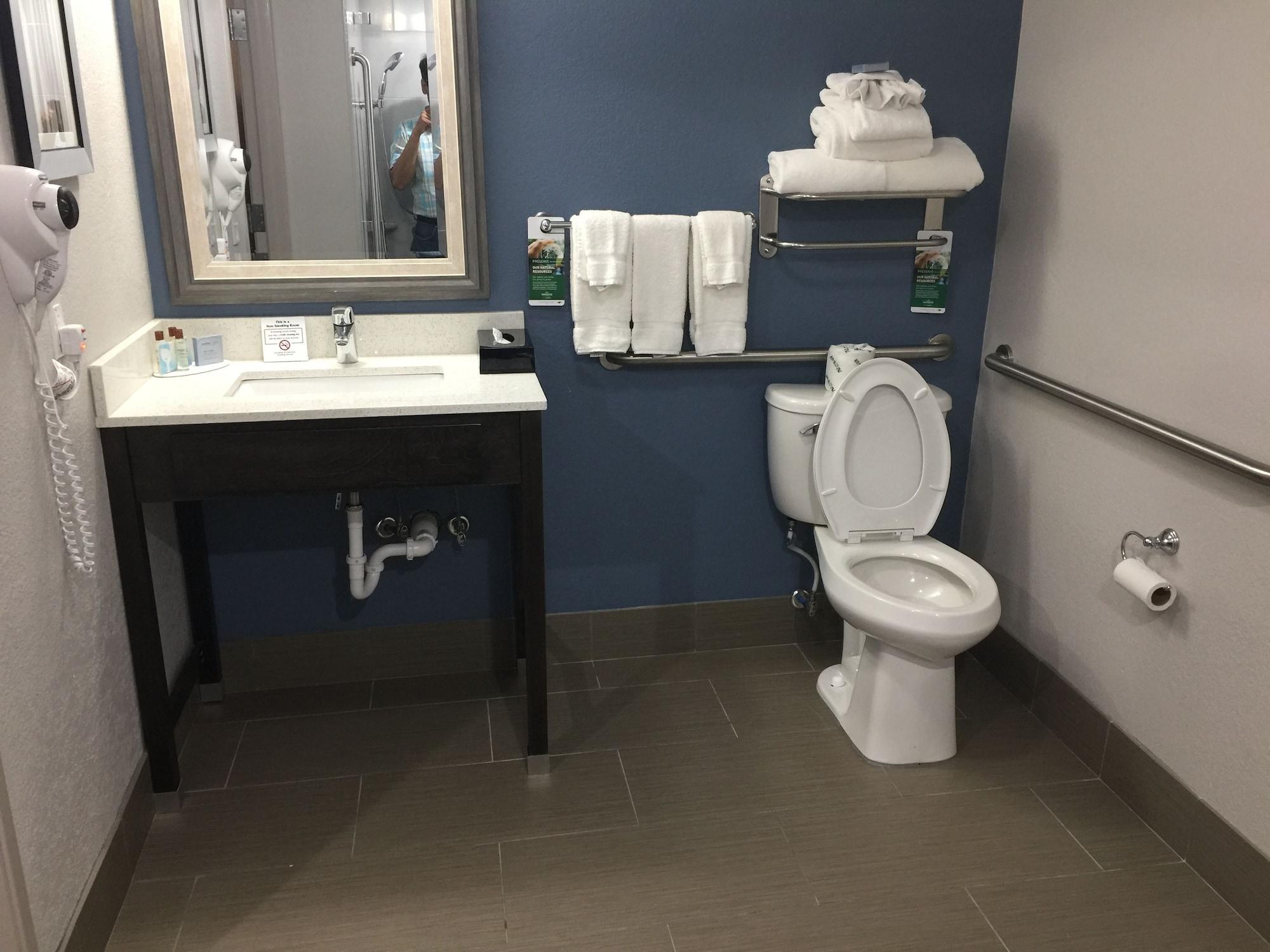 Wingate By Wyndham Airport Expo Center 3*