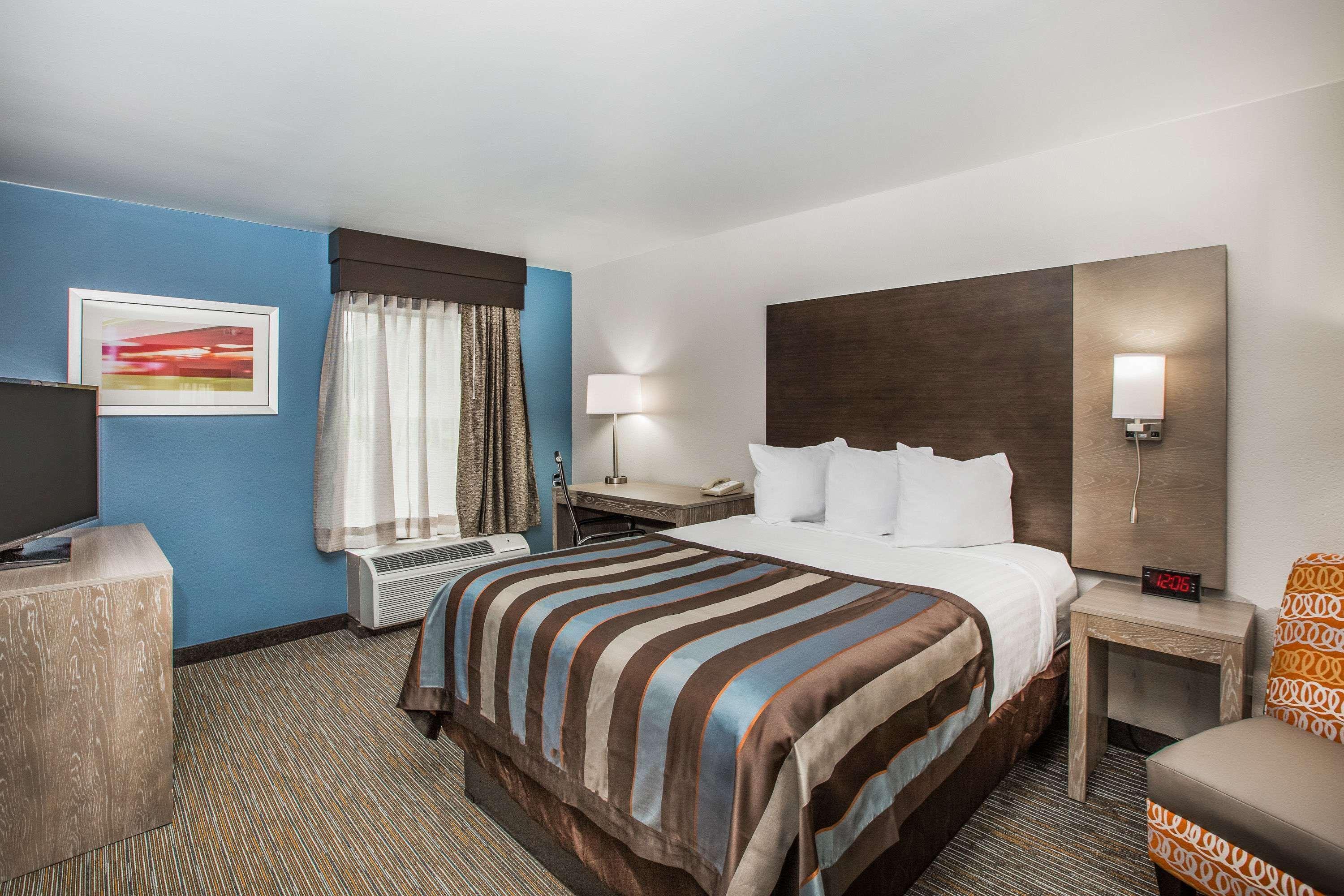 Hotel Wingate By Wyndham Airport Expo Center 3*