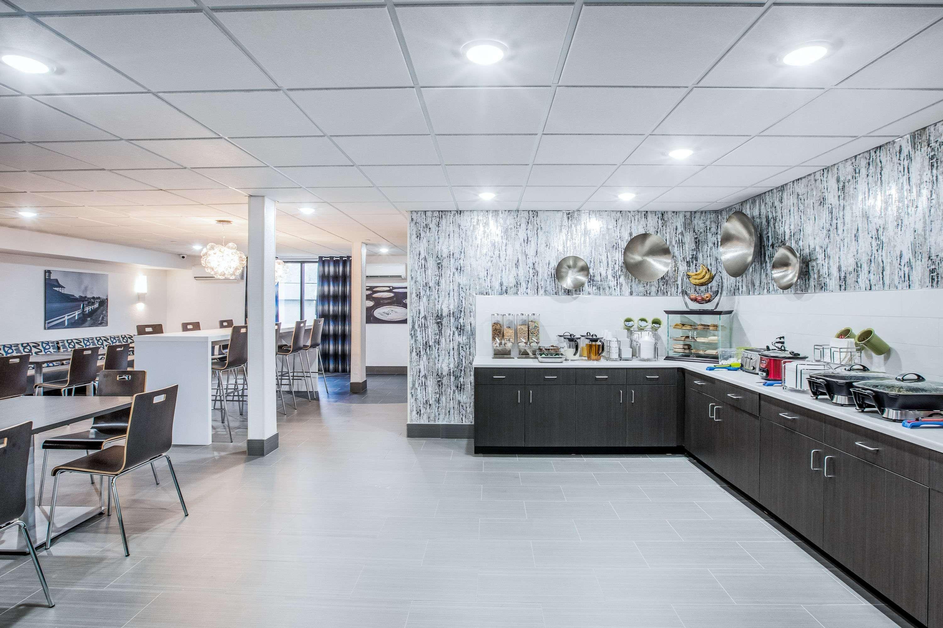 Wingate By Wyndham Airport Expo Center Hotel