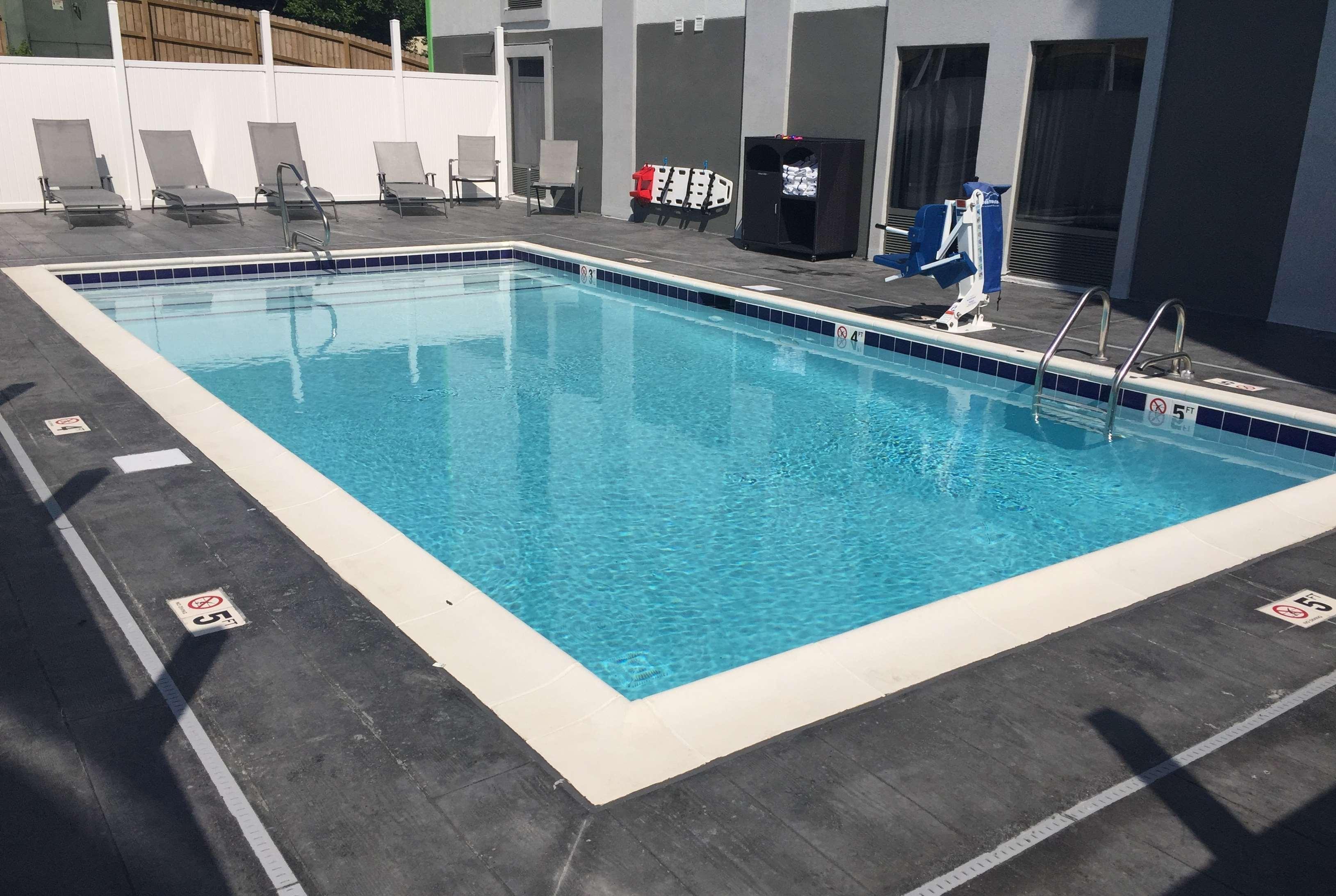 Wingate By Wyndham Airport Expo Center Hotel 3*