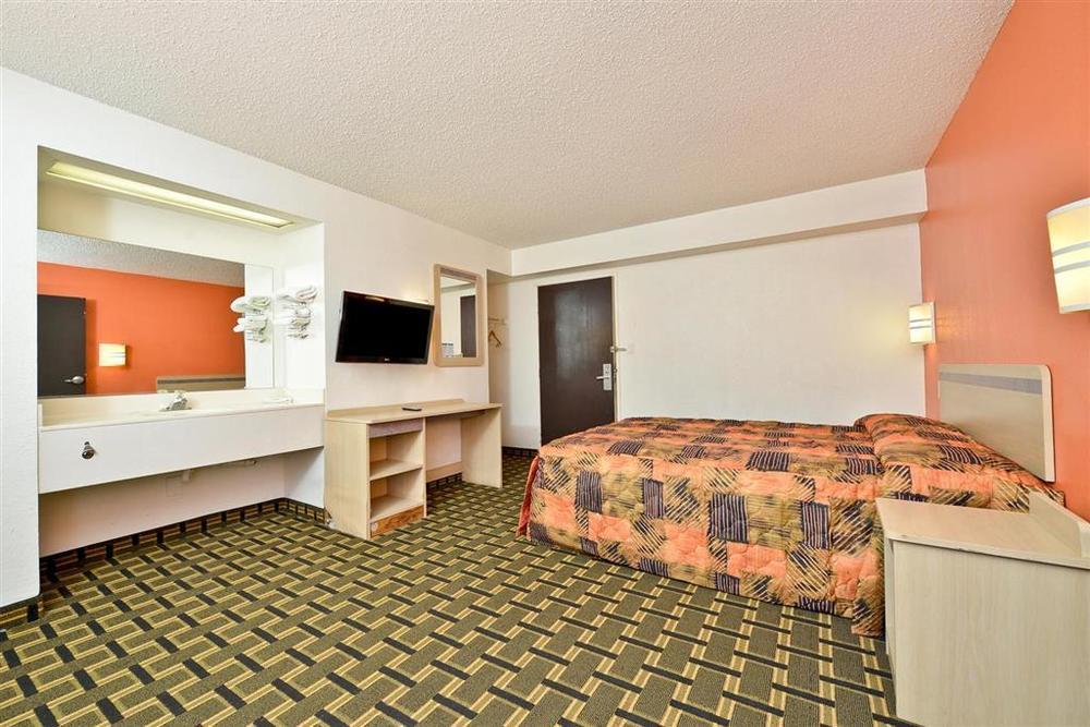 Wingate By Wyndham Airport Expo Center