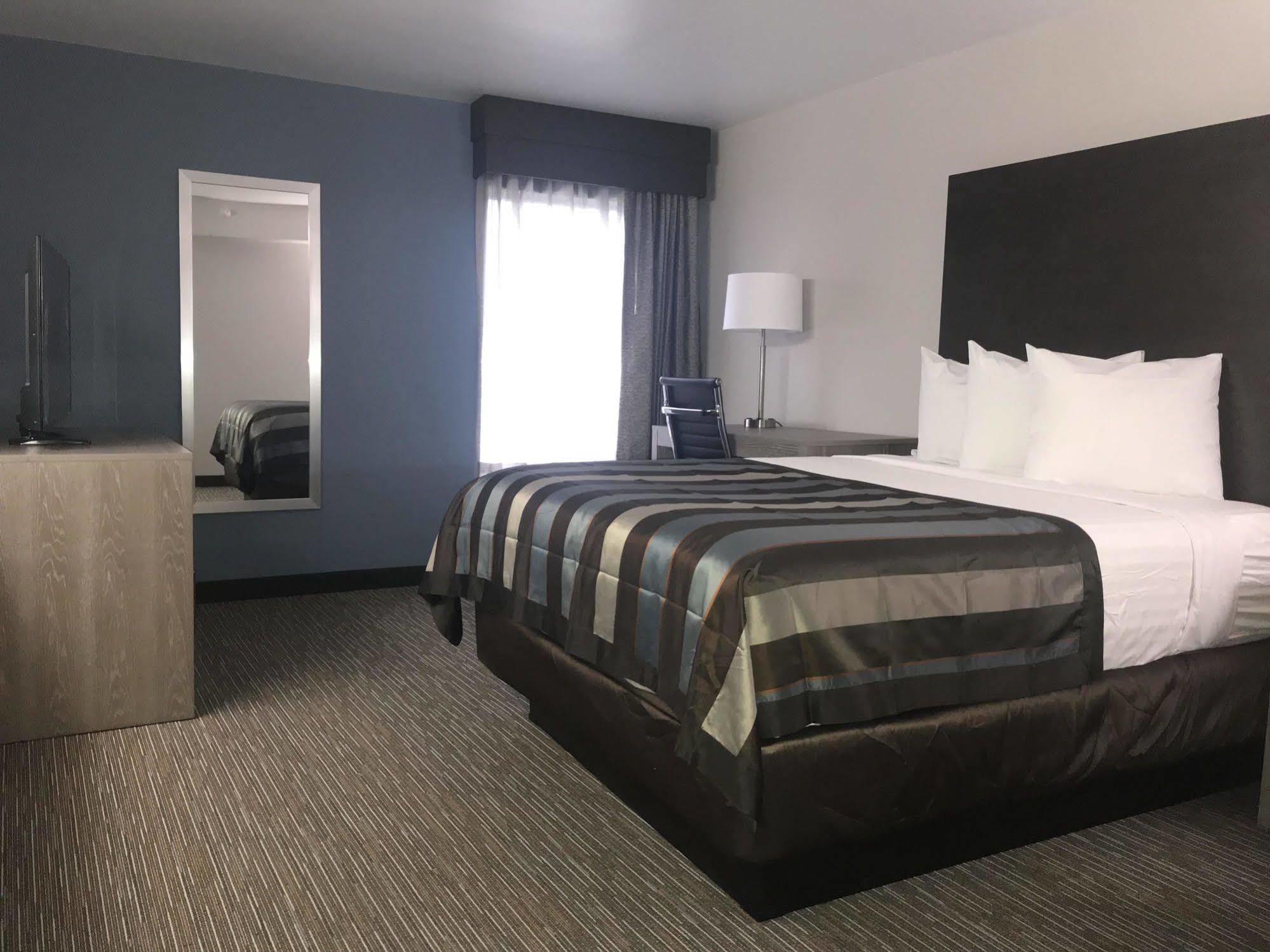 Wingate By Wyndham Airport Expo Center 3*