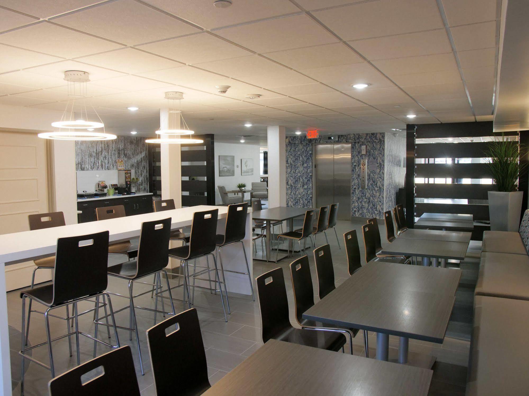 Wingate By Wyndham Airport Expo Center